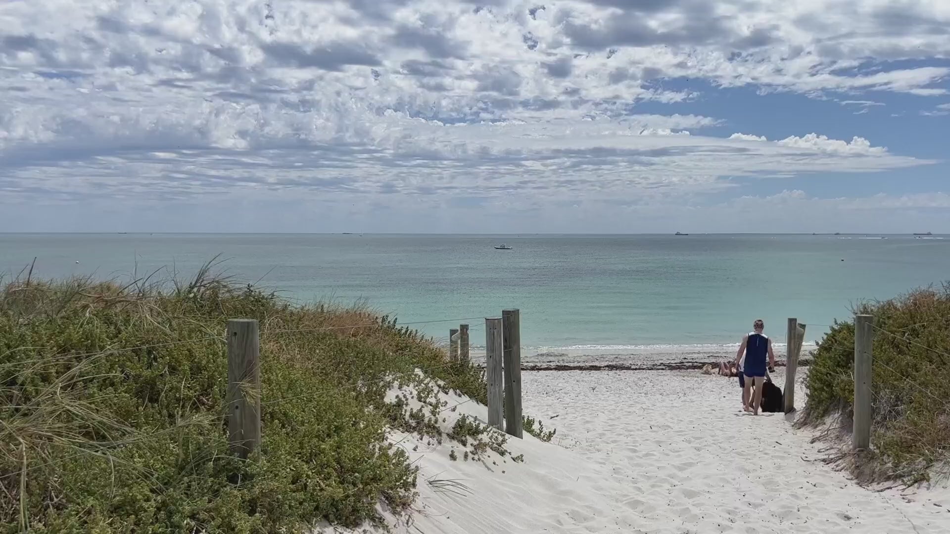 LINENLINK Turkish Cotton Beach Towel video