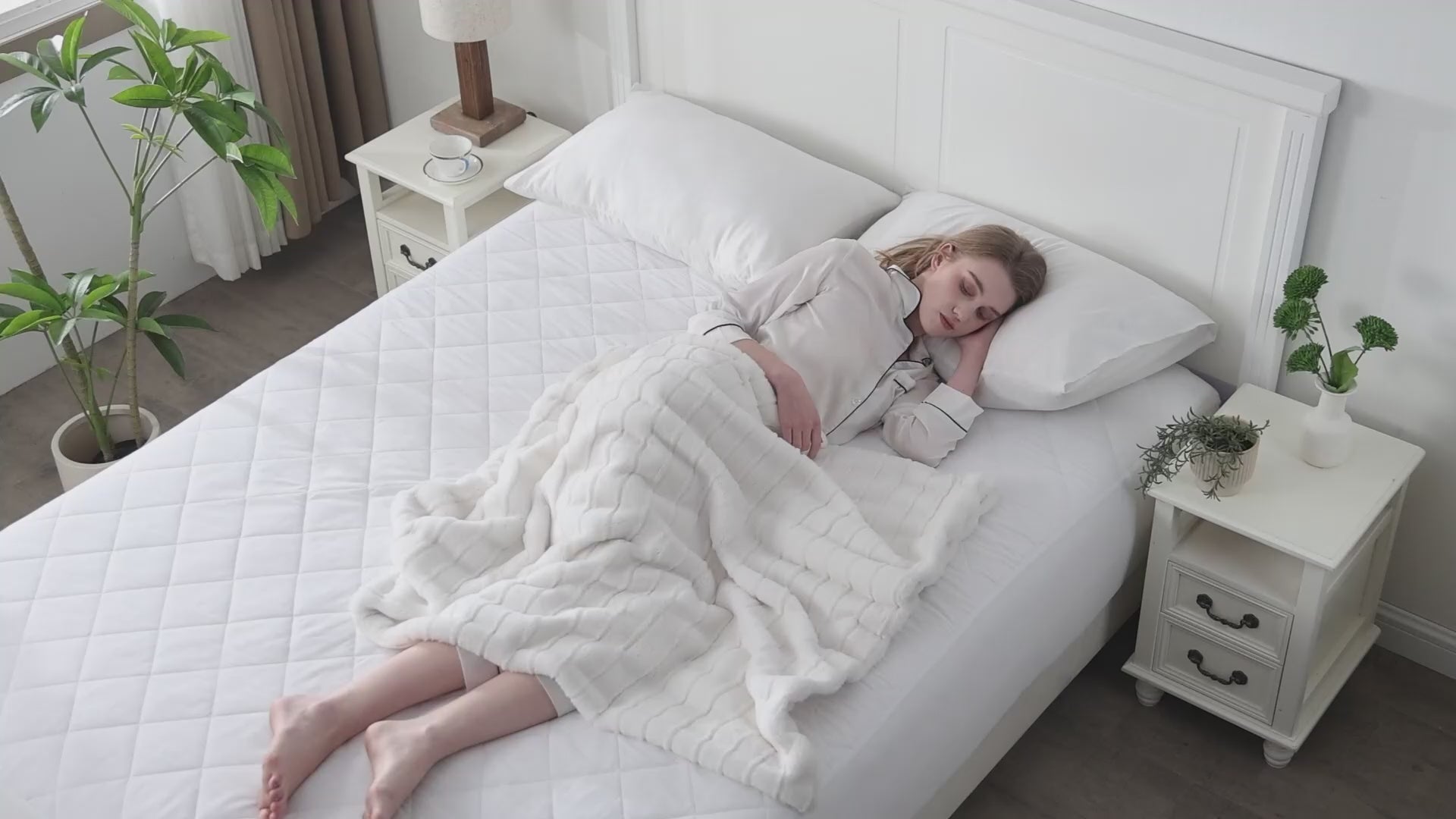 LINENLINK Cotton Quilted Mattress Protector video