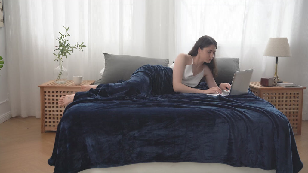 LINENLINK Flannel Fleece Blanket video