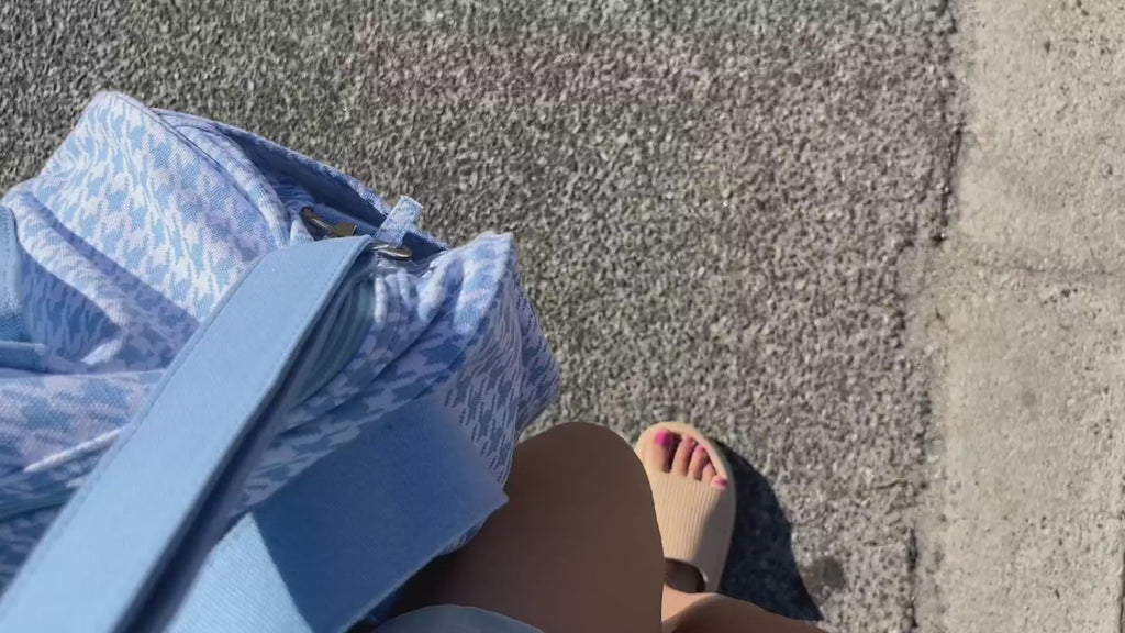 LINENLINK Oversized Microfibre Beach Towel video
